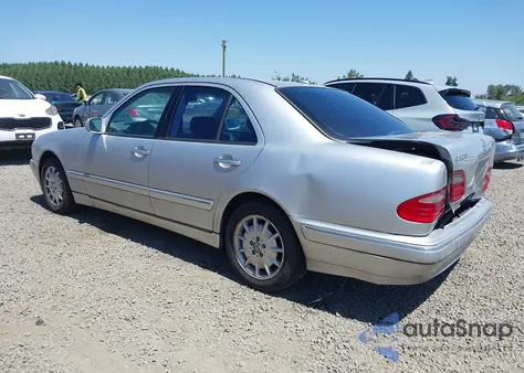 2000 Mercedes-Benz E 320 z USA, uszkodzony, nr VIN WDBJF65J6YB155478